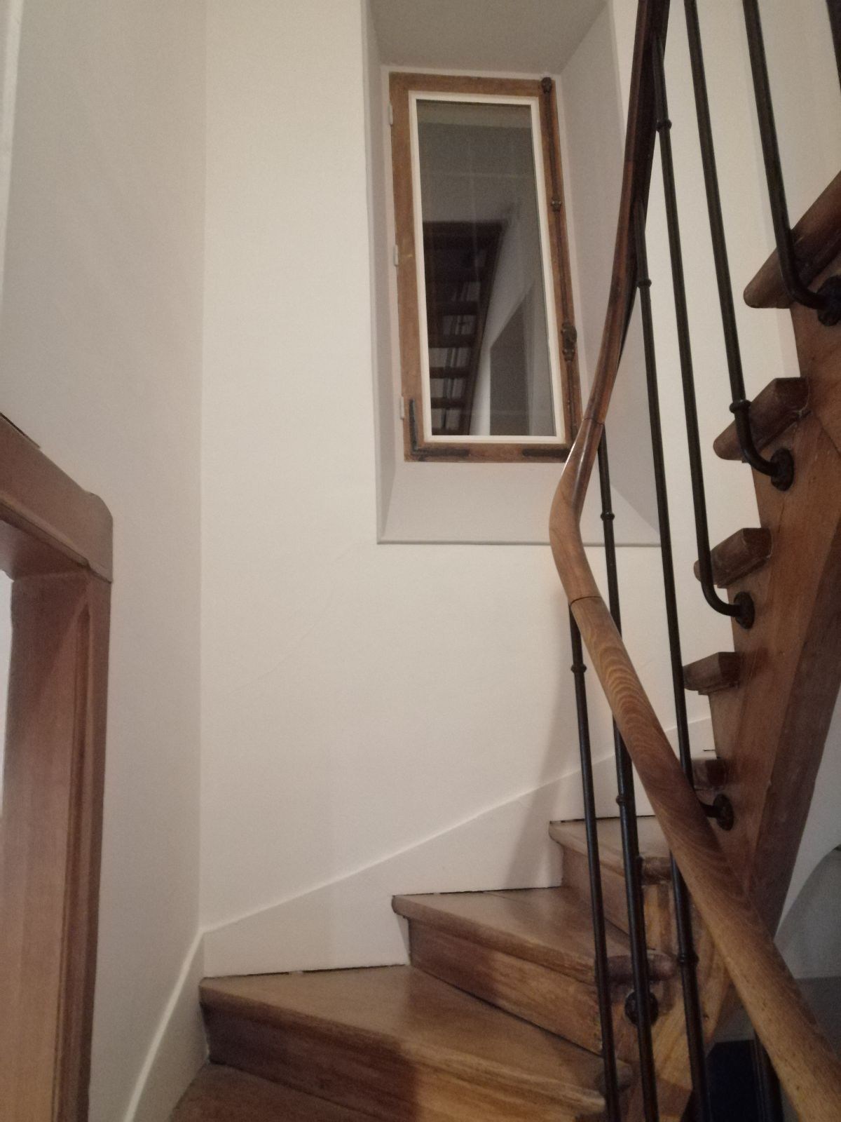 Fenêtre d’escalier avant la création du vitrail